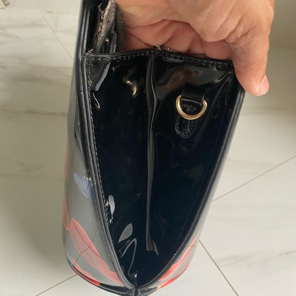 Woman’s Faux Patent Leather Poppy & Butterfly Print Black Tote Handbag - Picture 11 of 16